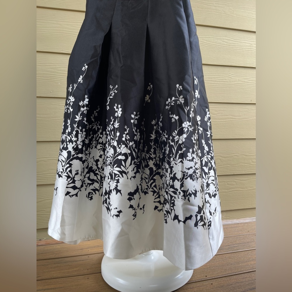 White House Black Market (WHBM) MIDI skirt Size 10 Black white florals